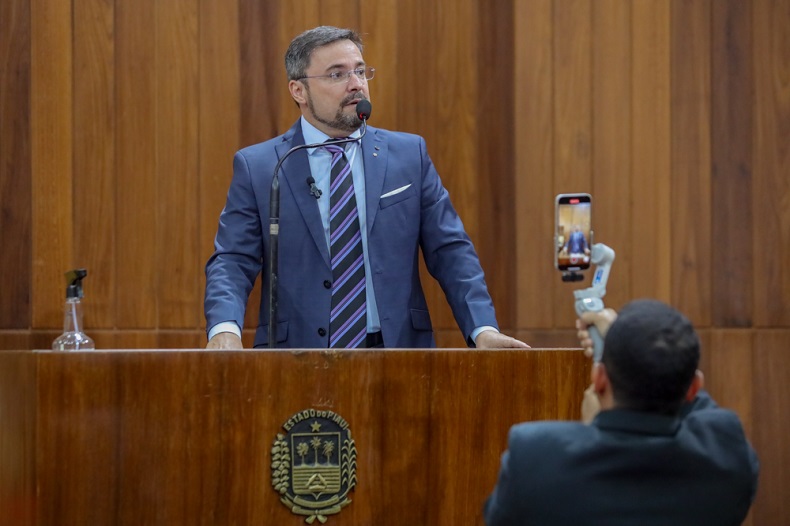 Líder diz que impacto financeiro de reajuste é de R$249 milhões