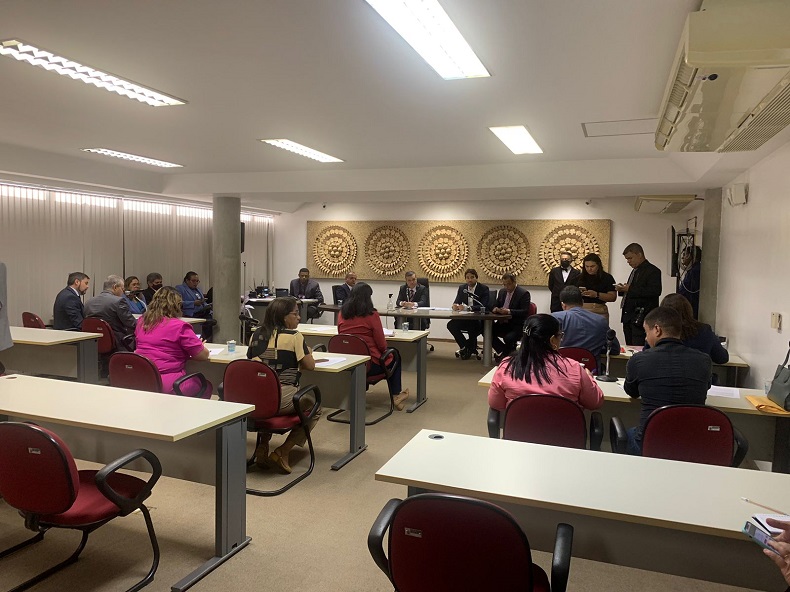 Em audiência, professores reivindicam reajuste linear de 14,9%