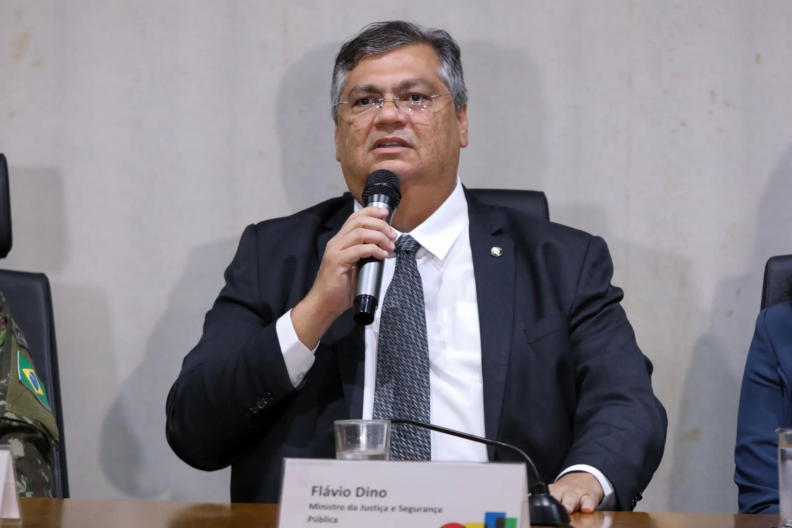 Governo está desenvolvendo projeto que regulamenta as redes sociais
