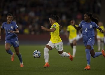 Seleção perde para a França e decide vaga na quarta para o mata-mata