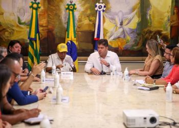 Dr. Pessoa recebe moradores do bairro Todos os Santos