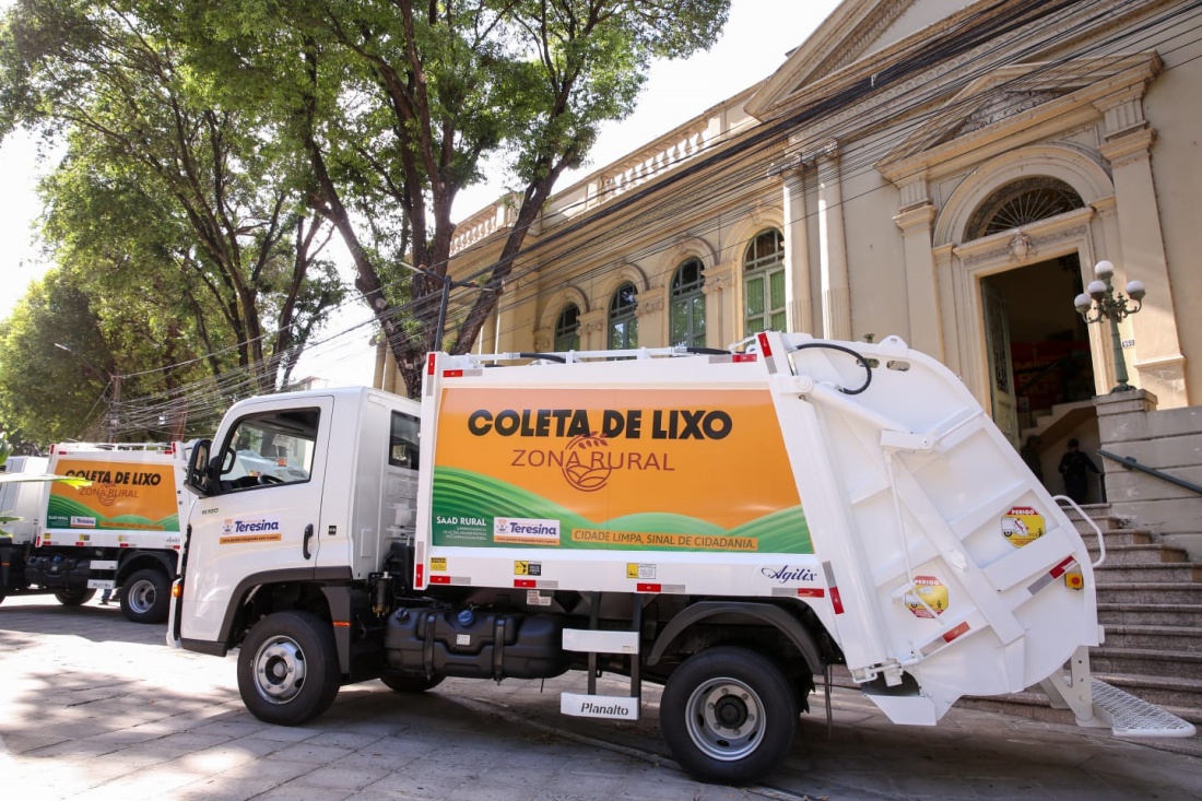 Zona Rural de Teresina recebe caminhões para coleta de lixo