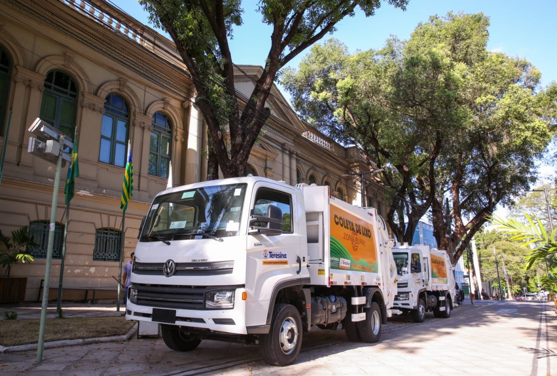 Zona Rural de Teresina recebe caminhões para coleta de lixo