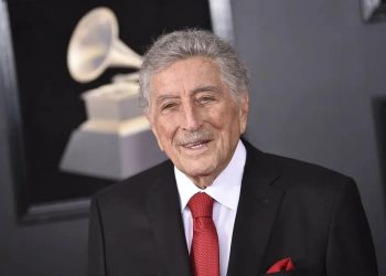 Tony Bennett, ícone da música romântica e do jazz, morre aos 96 anos