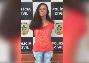 Acusada de matar amiga para “testar psicopatia” pede perdão pelo crime