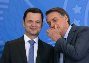 CPI abre sessão para ouvir Anderson Torres, acusado de omissão no 8/1