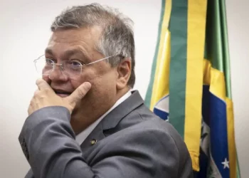 Comissão aprova pedido de informação sobre uso de voos da FAB por Dino