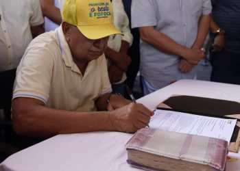 Dr. Pessoa assina ordem de serviço para recuperação da estrada do Boa Hora