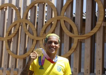 Por bi olímpico, Ana Marcela Cunha se desafia com mudança para Itália