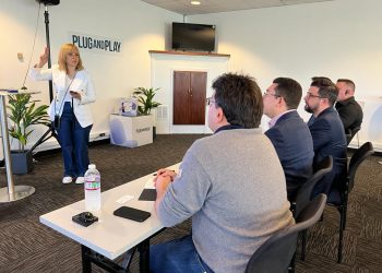 Governador do Piauí visita empresa de aceleração de startups