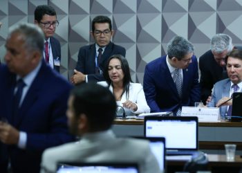 Sem pauta publicada, CPMI tenta acordo entre governistas e oposição