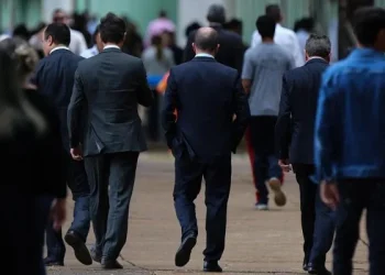 Servidores do Executivo esperam proposta de reajuste nesta quinta (10/8)