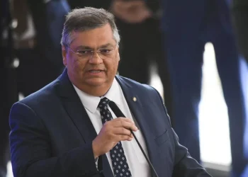 Dino diz que PF vai apurar “possíveis crimes” da Lava Jato