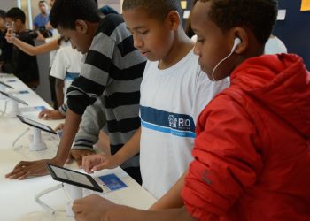 Após pandemia de Covid-19, escolas ampliam conexões virtuais