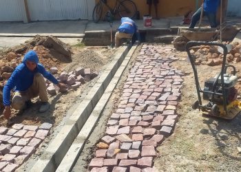 Prefeitura executa obra de drenagem em rua do Memorare