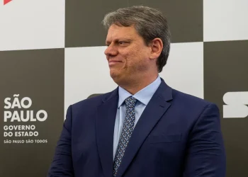 Tarcísio quer negociar privatização da Sabesp em bloco com prefeitos