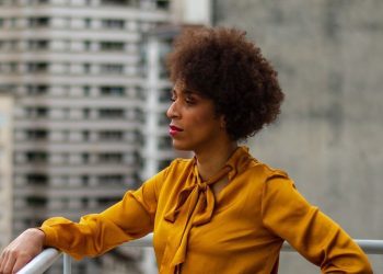 Em programa da TV Brasil, Erika Hilton relata violência no Congresso