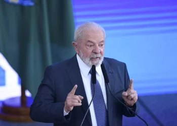 Lula realiza conferência com familiares de vítimas da guerra de Israel