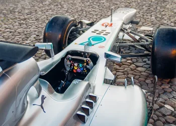 Histórica Mercedes de Lewis Hamilton na Fórmula 1 será leiloada