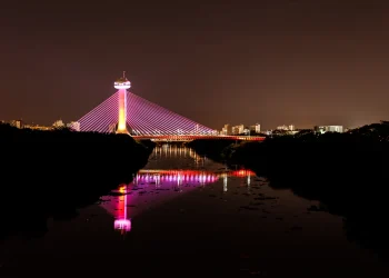 Teresina: Ponte Estaiada brilha em Rosa pela causa do “Outubro Rosa”