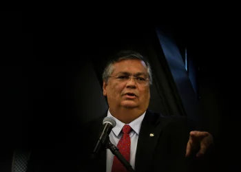 Flávio Dino falta novamente à Comissão de Segurança Pública