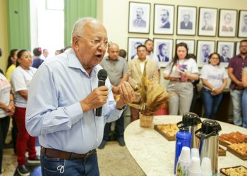 Prefeito de Teresina recebe alunos de cursos da Fundação Wall Ferraz