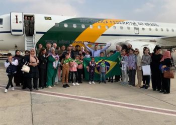 Brasileiros repatriados de Gaza já estão a caminho do Brasil