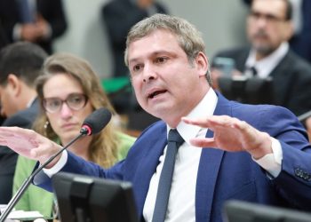 Vice-líder do governo no Congresso apresenta emenda que altera meta fiscal