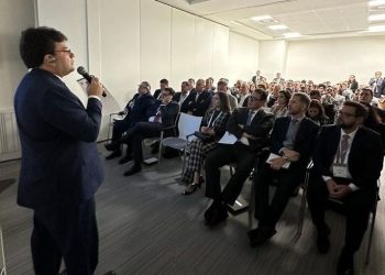 Governador apresenta potencial do Piauí em feira de hidrogênio verde na Bélgica