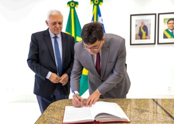Rafael Fonteles passa cargo a Themístocles Filho e viaja para a COP 28