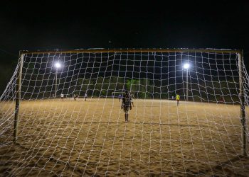 Prefeitura de Teresina leva iluminação para campos de futebol