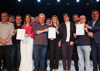 Mais de 60 prefeitos cobram melhor fornecimento de energia pela Enel