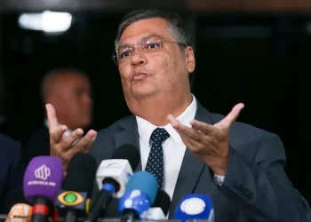Barroso avalia que posse de Dino no STF deve ocorrer em fevereiro