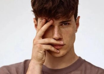 Modelo eleito ‘o mais bonito da Itália’ decide encerrar carreira e virar padre
