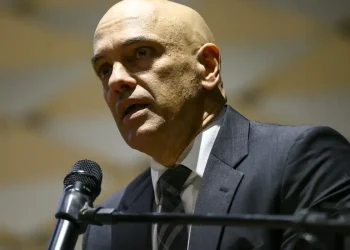 Alexandre de Moraes decide por manter Roberto Jefferson preso
