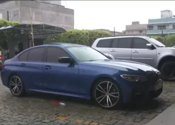Quatro jovens morrem dentro de carro de luxo em litoral de Santa Catarina