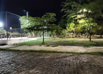 Prefeitura inaugura iluminação de duas praças e duas quadras de areia hoje (11)