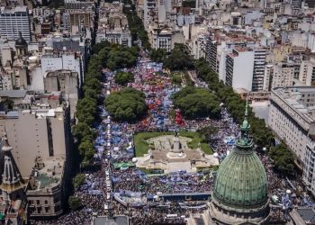 Argentina em greve: multidão toma as ruas de Buenos Aires