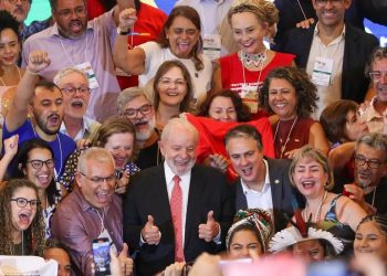 Lula: construção coletiva do novo PNE é conquista da democracia