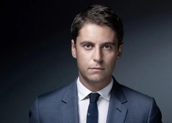 Macron nomeia primeiro-ministro mais novo da história e primeiro abertamente gay