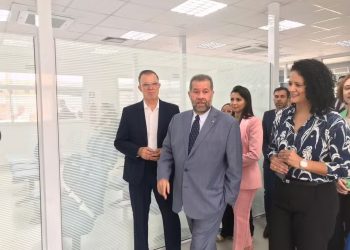 Carlos Lupi promete reduzir com espera do INSS em 2024