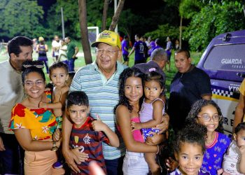 Dr. Pessoa inaugura iluminação de campo de futebol e academia popular no Samapi