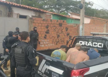 Seis pessoas são apreendidas por suspeita de participação em tribunal do crime