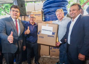 Governador entrega 386 kits de irrigação a agricultores