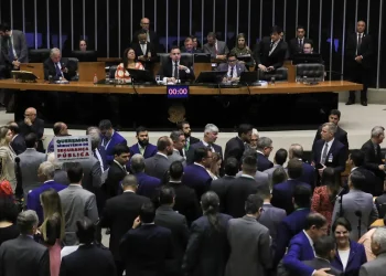 Lula sanciona orçamento de 2024 com vetos e teto de gastos