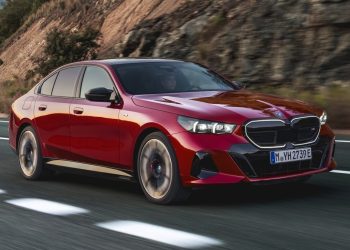 Novo BMW Série 5 chega ao Brasil em versões híbrida plug-in e 100% elétrica