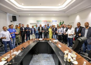 Governador anuncia R$ 5,3 milhões de aporte financeiro aos clubes de futebol do Piauí