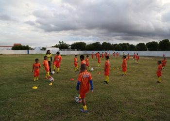 Projeto de futebol de base promove inclusão de crianças e adolescentes em Timon
