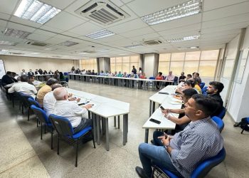 Governo propõe aos servidores estaduais reajuste salarial de 5,35% por ano, até 2026