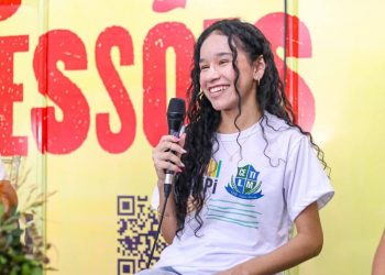 Aluna da Rede Estadual de Anísio de Abreu conquista bolsa para intercâmbio nos EUA